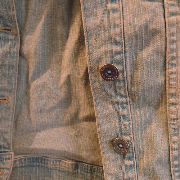 Womens jean look jacket by hydraulic.. size small.. worn once.. cotton/spandex.. - Picture 5 of 8